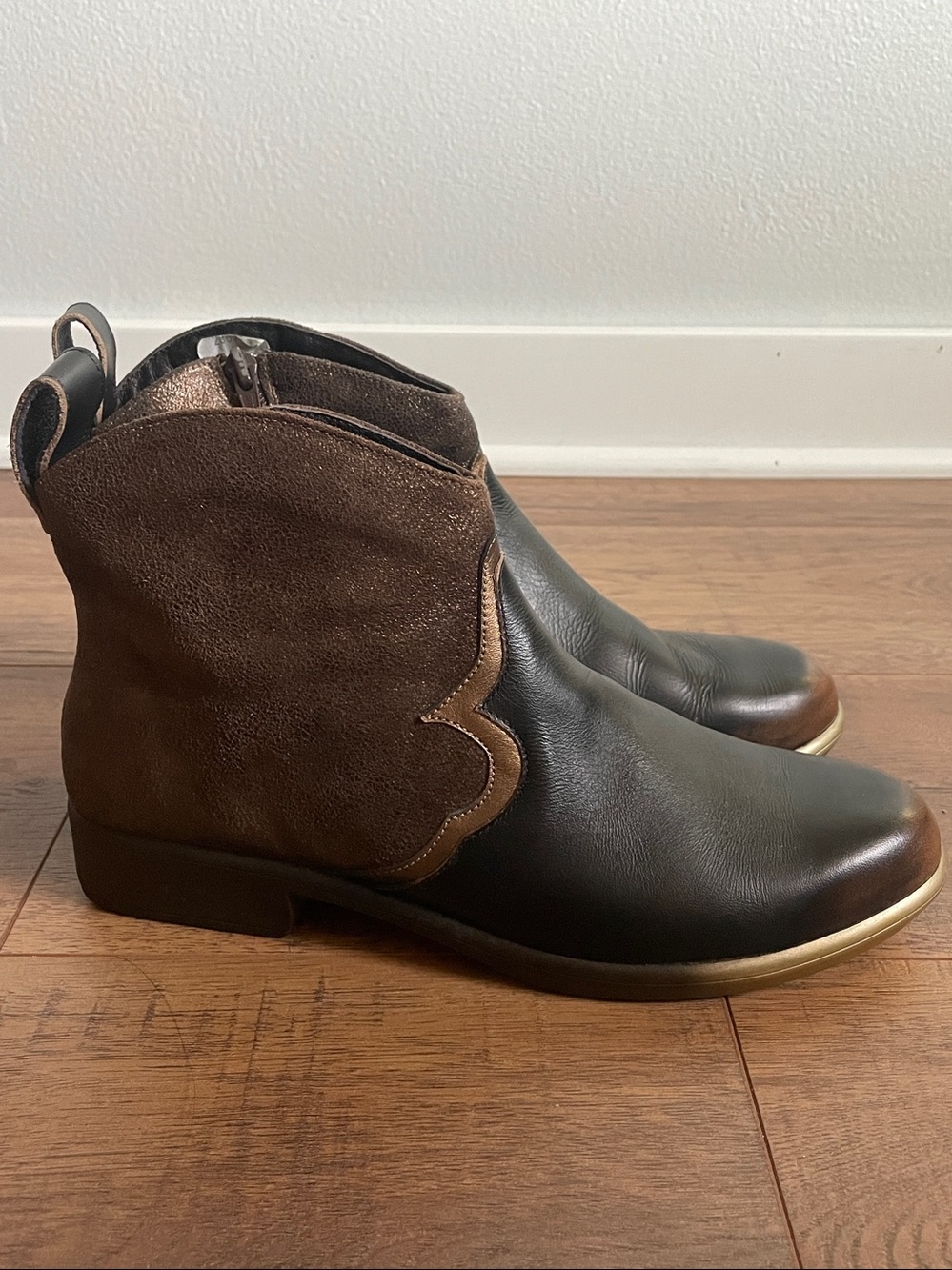 Naot Sirocco Western Ankle Chelsea Booties Boots Women’s Size 40 US 9